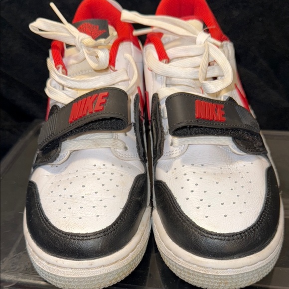 Nike Red and Black Sneakers Classic Low-Top Design - Picture 3 of 13